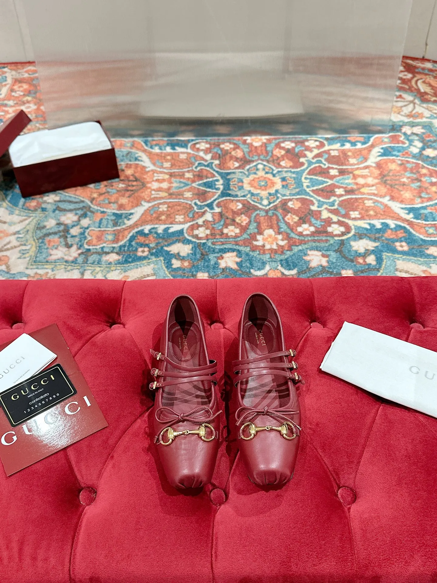 👟👟Ex-factory price 520👟👟 Gucci 2025 early spring 25 series new products🆕Flat ballet shoes horsebit new small square toe shoes, square toe design with elegant bow details, classic, refined, elegant, playful and fashionable flat shoes, creating an excellent wearing experience ▪️Fabric: original custom canvas/sheepskin ▪️Inner lining/foot pads: high-end custom sheepskin lining ▪️Heel height: flat ▪️Outsole: Italian genuine leather ▪️Number of yards: 35-39 (40.41 customized, non-refundable)